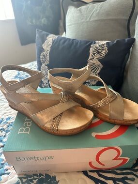 Baretraps Women's Metallic Champagne Wedge Sandals